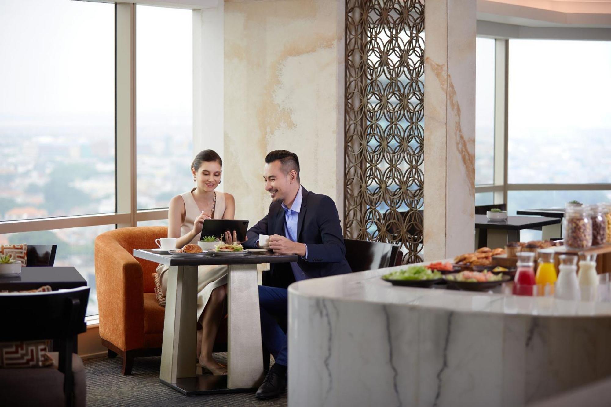 Jw Marriott Hotel Surabaya Exterior photo